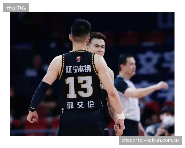 辽宁队赛季表现未达预期,赵继伟与郭艾伦的后场组合面临调整压力。 辽宁队赛季表现未达预期,赵继伟与郭艾伦的后场组合面临调整压力。